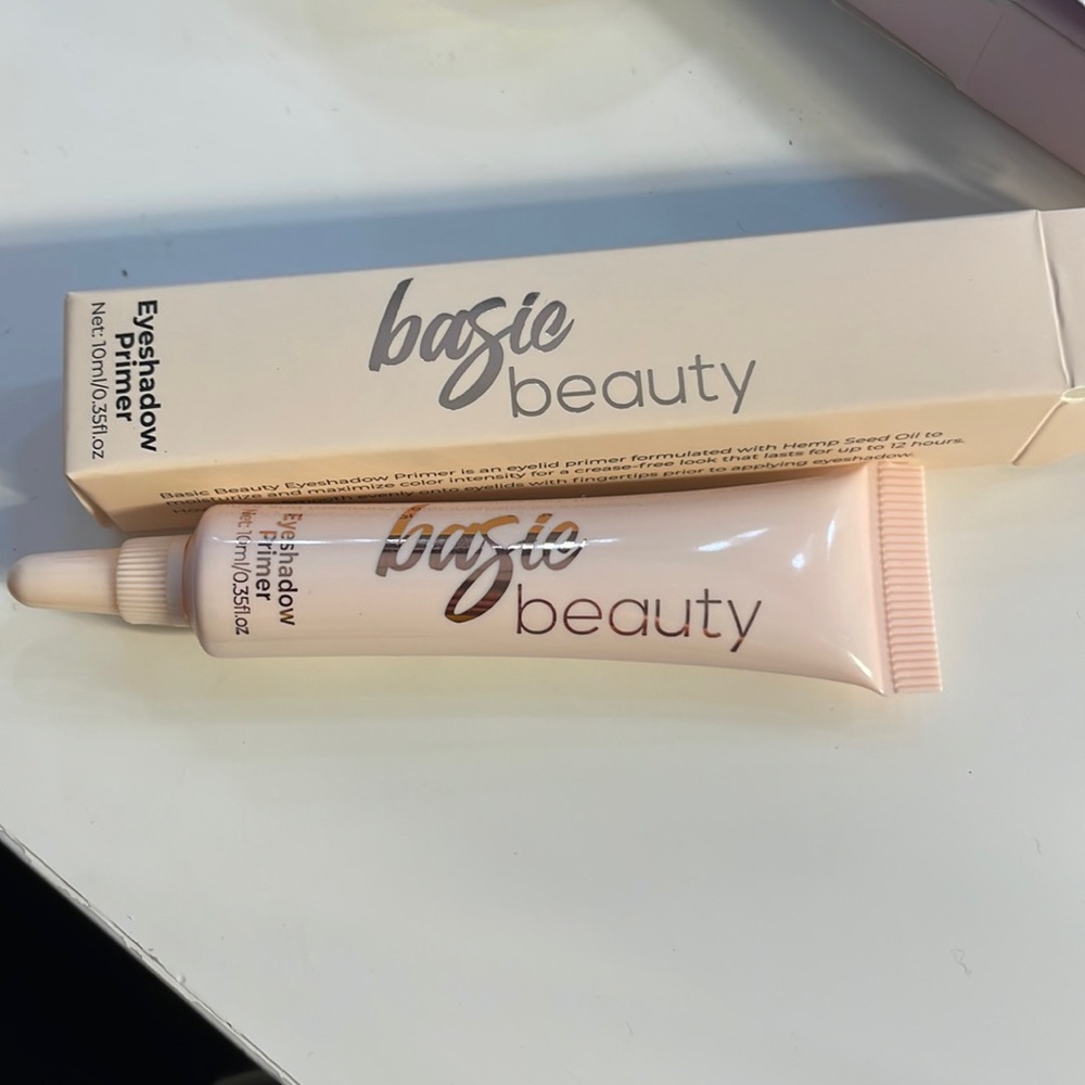 New basic beauty eyeshadow primer